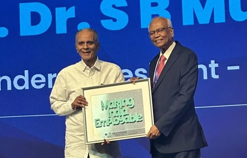 Prof. (Dr.) S.B. Mujumdar, Founder and President, Symbiosis, Chancellor, Symbiosis International (Deemed University) received the ‘Lifetime Achievement award in Education’ .